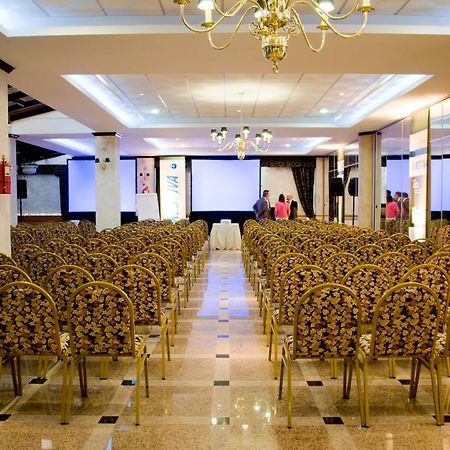 Ramada By Wyndham Buenos Aires Hotel Vicente Lopez Bisnis foto
