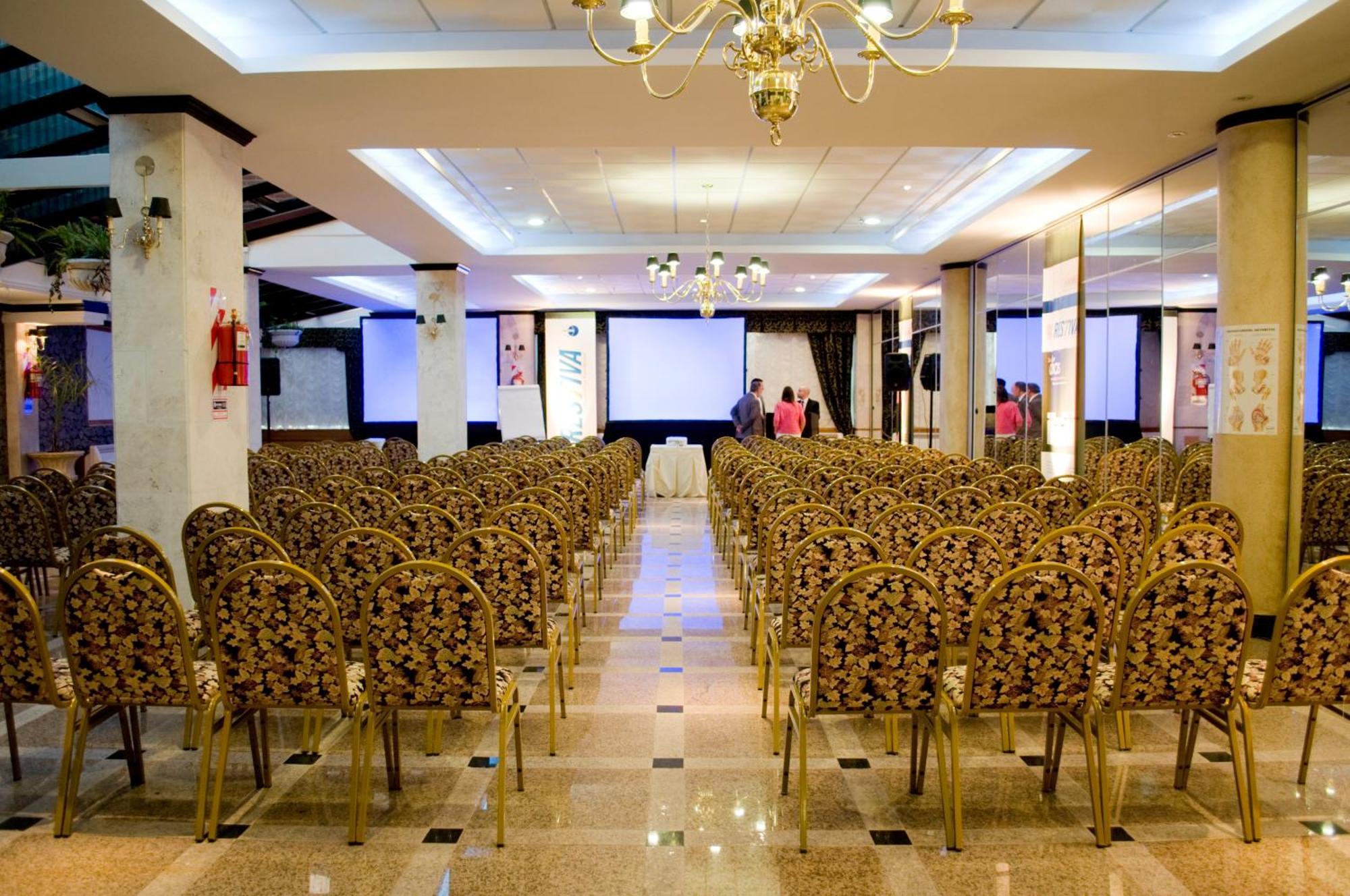 Ramada By Wyndham Buenos Aires Hotel Vicente Lopez Bisnis foto