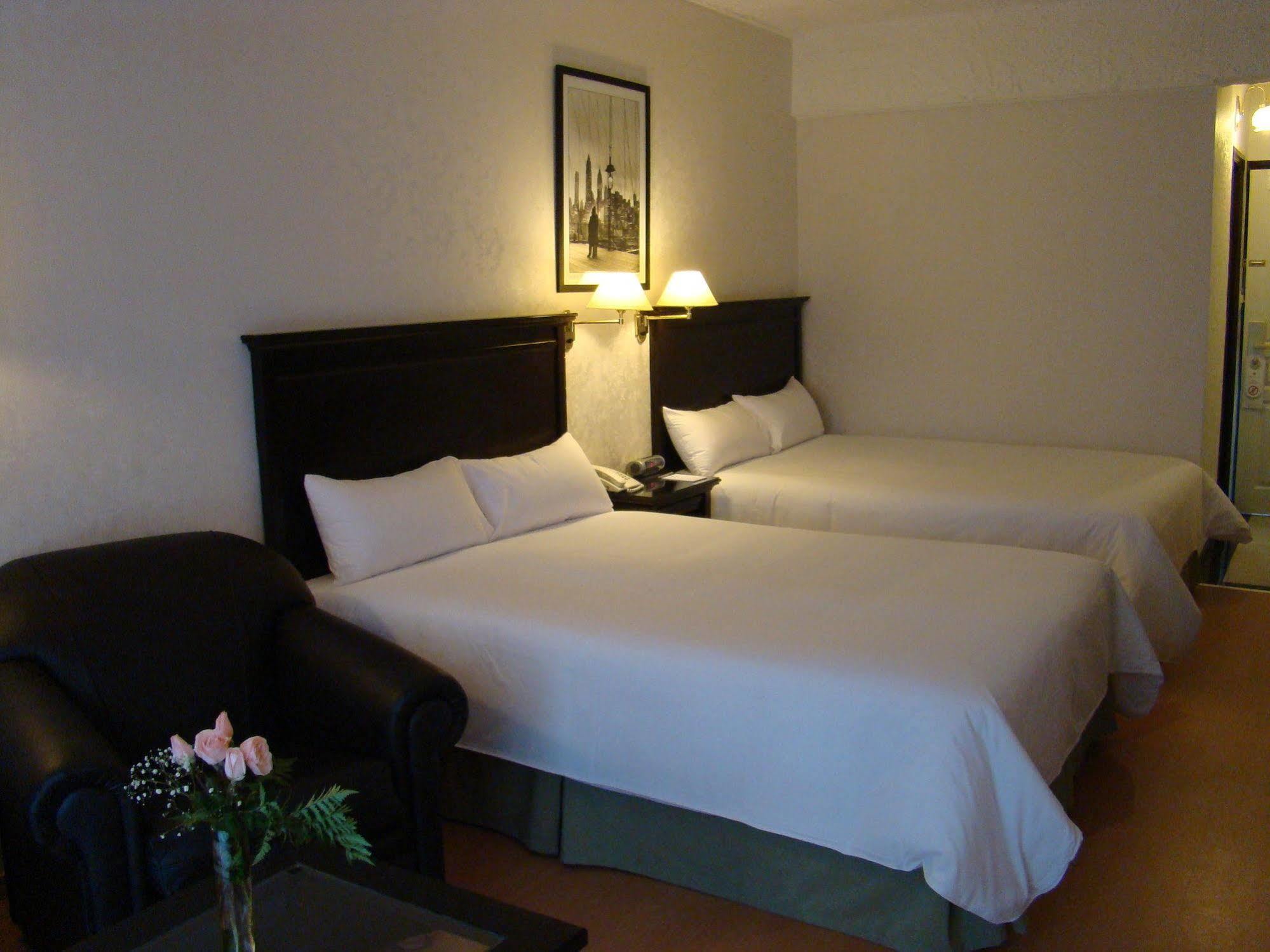 Ramada By Wyndham Buenos Aires Hotel Vicente Lopez Bagian luar foto