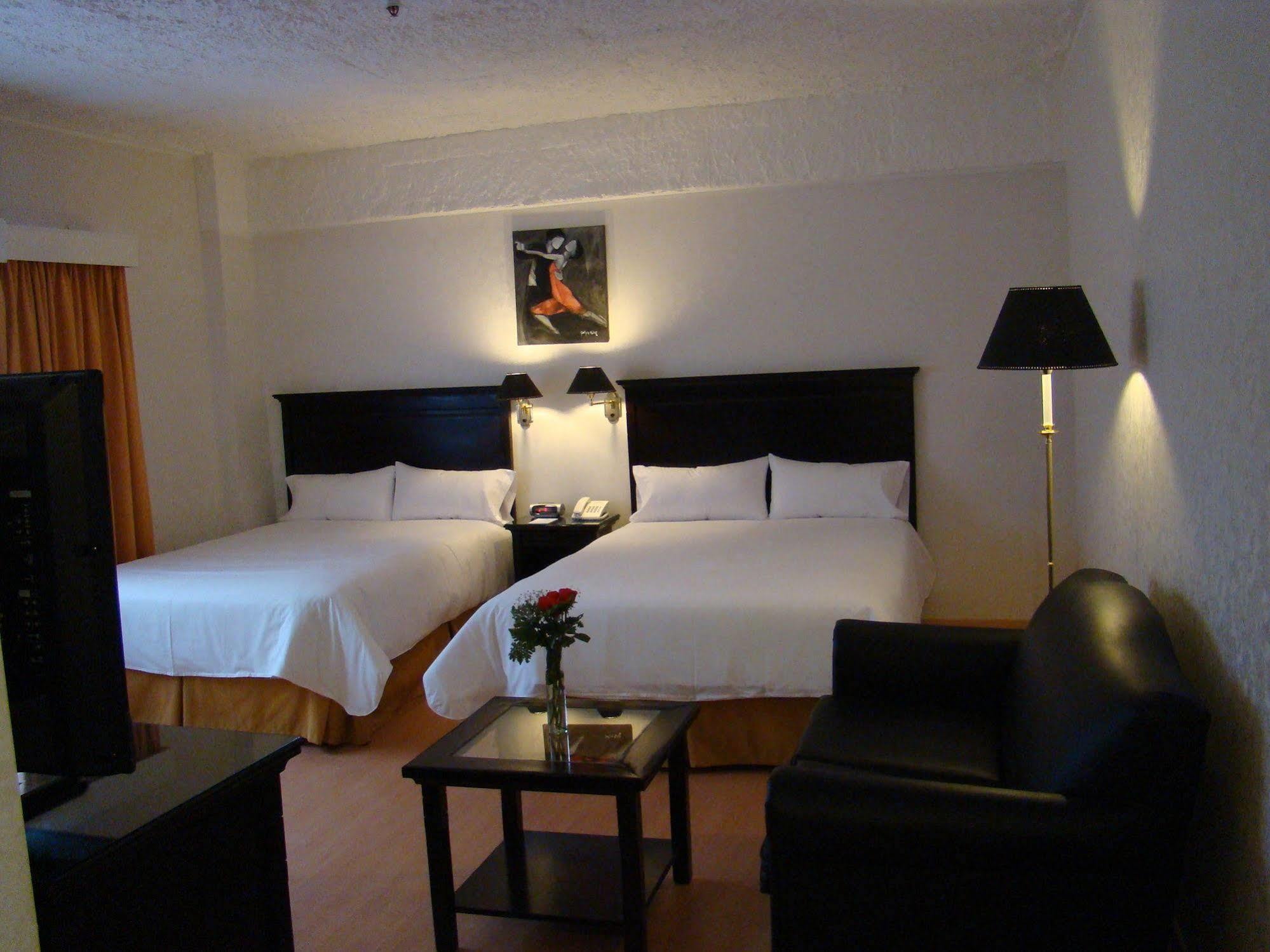 Ramada By Wyndham Buenos Aires Hotel Vicente Lopez Bagian luar foto