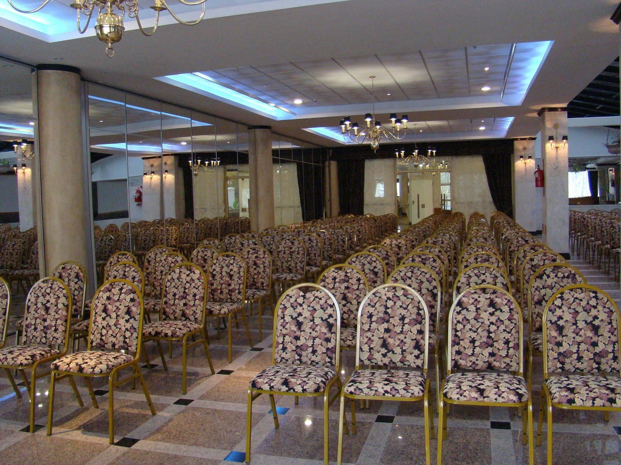 Ramada By Wyndham Buenos Aires Hotel Vicente Lopez Bagian luar foto